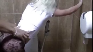 - Vụng về, Anita tối thâm clip xes vang anh nhập sau miệng
